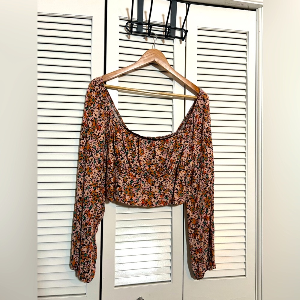 Long Sleeve Floral Crop Top